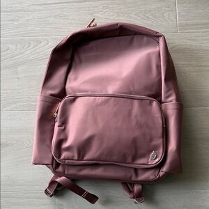 Everywhere Backpack 22L Metal Hardware
